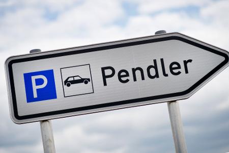 Mit der Pendlerpauschale kann man Kosten für die Fahrt zur Arbeit steuerlich geltend machen. (Illustration)