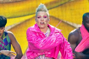 Pink hat im Krankenhaus ins neue Jahr gefeiert