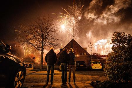Zum letzten Mal durften die Menschen in den Niederlanden in der Silvesternacht Böller und Raketen zünden.