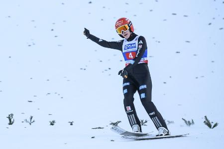 Skispringen: Freitag starke Dritte - Gesamtsieg an Prevc