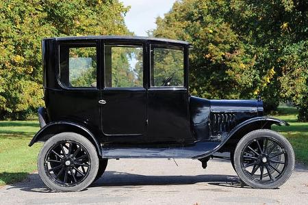 1923er Ford Model T Centre-Door Sedan