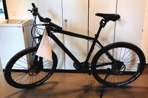 sichergestelltes schwarzes Mountainbike