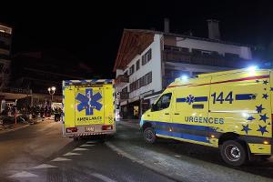 Viele Verletzte wurden in der Silvesternacht in Crans-Montana mit Rettungswagen in Kliniken gebracht. 