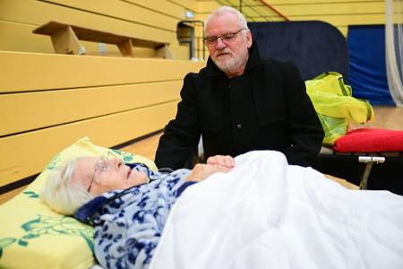 In einer Notunterkunft hat eine 97-Jährige Unterschlupf gefunden. 