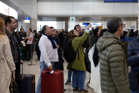 Luftraum geschlossen: Strapazen für die Fluggäste am Athener Flughafen.