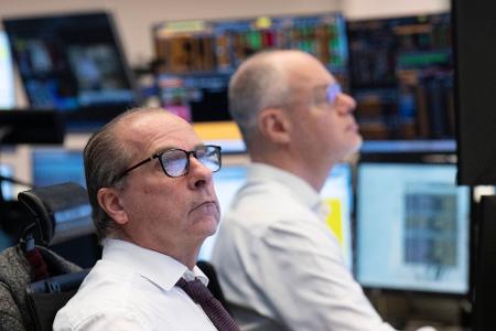 Bei 24.825 Punkten erreicht der Dax im Handelsverlauf ein Rekordhoch.