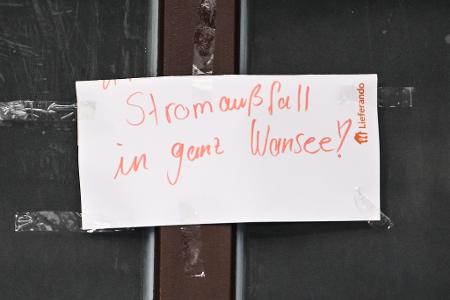 Am dritten Tag des Stromausfalls in Teilen Berlins warten 30.000 Haushalte weiter auf Energie.