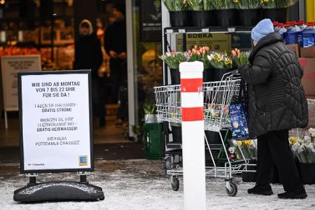 Am dritten Tag des Stromausfalls in Teilen Berlins warten 30.000 Haushalte weiter auf Energie.