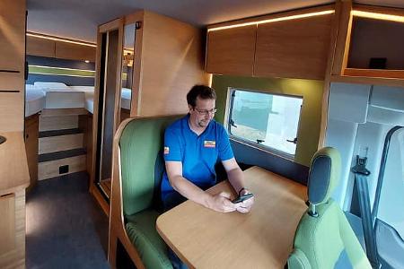 Dethleffs E.home Eco Wohnmobil-Studie E-Camper Sitzgruppe