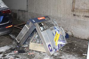 zerstörter Zigarettenautomat