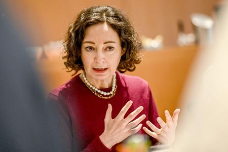 Neben Preissteigerungen beschäftigen die vzbv aktuell unter anderem auch die Gesundheitsversorgung, KI-Sicherheit und Verbraucherschutz beim Online-Shopping.