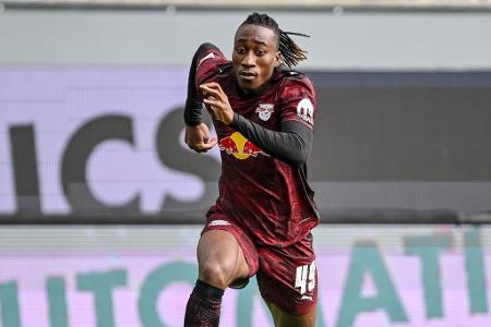 ANGRIFF: Yan Diomande (RB Leipzig) - Als Alternative bringt 'Sky' den zweiten großen Offensiv-Shootingstar ins Spiel: Yan Diomande. Der 19-Jährige könnte beim FC Bayern eine Rolle als Herausforderer von Luis Diaz einnehmen, heißt es. Da keine Ausstiegsklausel verankert ist, wäre eine Ablösesumme frei verhandelbar. Intern soll man bei RB Leipzig längst von einem Preisschild in Höhe von nicht weniger als 100 Millionen Euro sprechen.