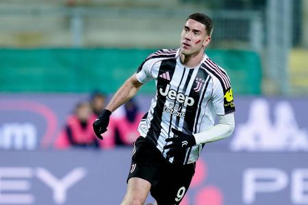 ANGRIFF: Dusan Vlahovic (Juventus) - Unter anderem laut dem türkischen Transfer-Journalisten Ekrem Konur zählt der FC Bayern zu einer Reihe von Top-Klubs, die einen Transfer von Dusan Vlahovic von Juventus Turin zumindest in Betracht ziehen. Der Serbe ist im Sommer ablösefrei zu haben, da sein Vertrag bei Juve ausläuft.
