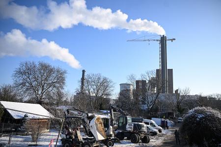 Der Brandanschlag traf wichtige Stromkabel nahe dem Kraftwerk Lichterfelde. 