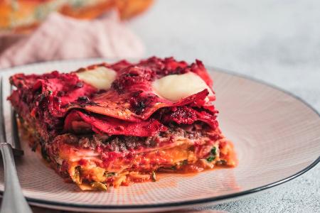 Farbe auf dem Teller: Gesunde Regenbogen-Lasagne