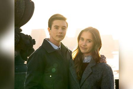 Prinz Vincent und Prinzessin Josephine posieren im Sonnenschein