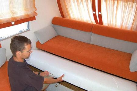f_Wohnwagen-Flops_Bürstner_Bett