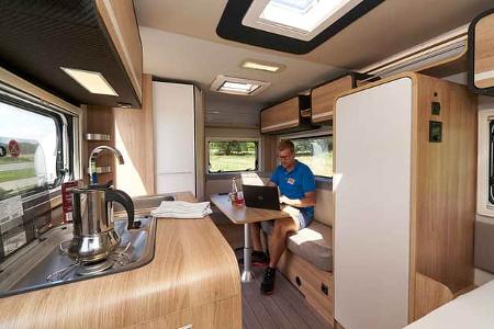 f_Wohnwagen-Flops_Knaus_Travelino_Möbelmodule 