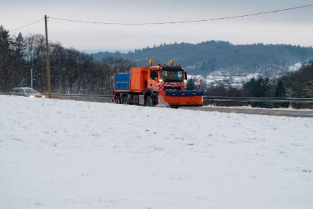 Die Schneefahrzeuge haben bei diesem Wetter viel zu tun. 