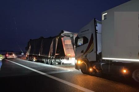 Verkehrsunfall auf der BAB 7 zwischen der AS Bockenem und der AS Rhüden / Harz in Richtung Kassel