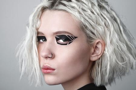 Graphic Eyeliner: Mutiges Augen-Make-up ist 2026 Trend