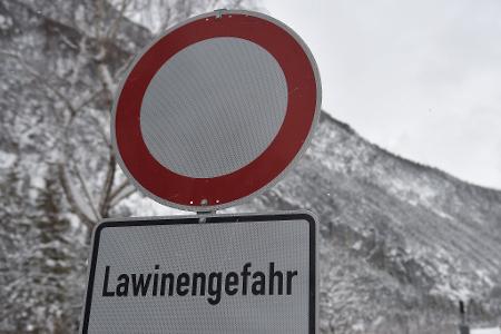 Selbst vergleichsweise geringe Schneemengen stellen eine Lawinengefahr dar. (Symbolbild)