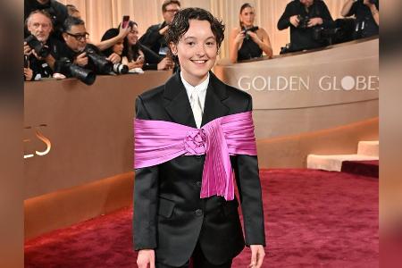 Klassischer Anzug mit Twist: Bella Ramsey überrascht bei den Globes
