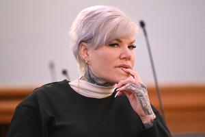 Hitlergruß-Vorwurf: Geldstrafe für Melanie Müller gefordert - Verteidigung will Freispruch