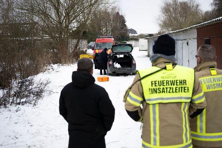 Kettensägen und Taucher waren bei der Suchaktion im Einsatz.