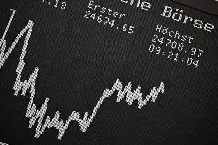 Binnen eines Jahres ist die Zahl der Aktionäre in Deutschland um fast zwei Millionen gestiegen. (Archivbild)
