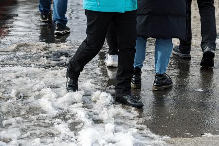 Vorsicht Glatteis! So lassen sich Stürze vermeiden