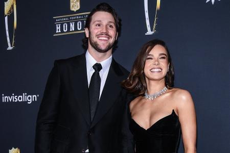 Hailee Steinfeld und Josh Allen