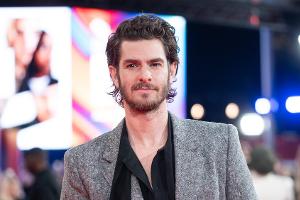 "Spider-Man"-Star Andrew Garfield überrascht mit neuem Look