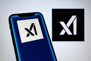 Der Chatbot Grok wird bei Musks KI-Firma xAI entwickelt. (Archivbild)