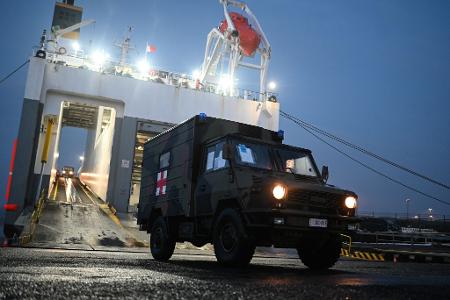 Ziel der Truppenbewegungen ist der Truppenübungsplatz Bergen in Niedersachsen. 