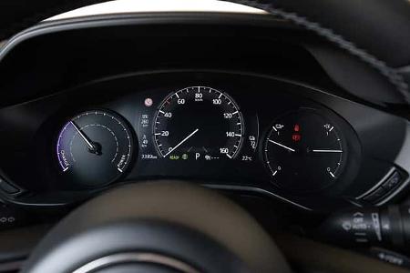 Mazda MX-30 R-EV, Lenkraddisplay