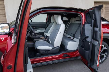 Mazda MX-30 R-EV, Tür