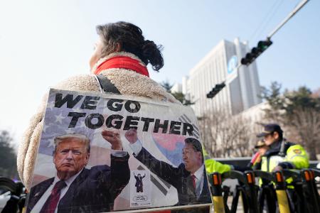Die Anhänger von Südkoreas Ex-Präsident Yoon Suk Yeol hoffen auf Hilfe von Donald Trump.