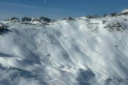 Im Raum Bad Hofgastein gab es einen Lawinenabgang - eine Frau starb in den Schneemassen. 