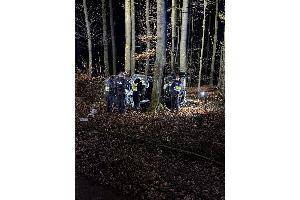 Einsatzkräfte der Polizei an der Einsatzstelle L512