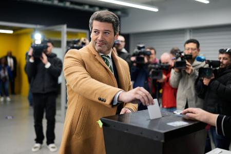 Zum ersten Mal seit 1986 wird bei der Wahl des Präsidenten in Portugal eine Stichrunde nötig. 
