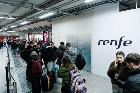 Der Verkehr auf der wichtigen Strecke zwischen Madrid und Andalusien ist bis auf weiteres unterbrochen.