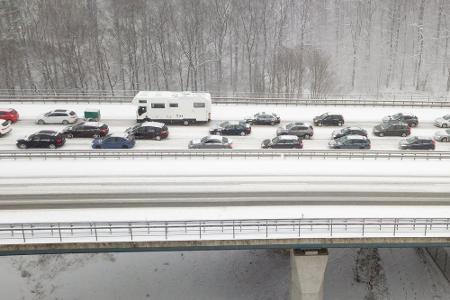Besondere Vorsicht auf Brücken