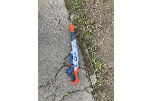 Das aufgefundene Spielzeuggewehr.