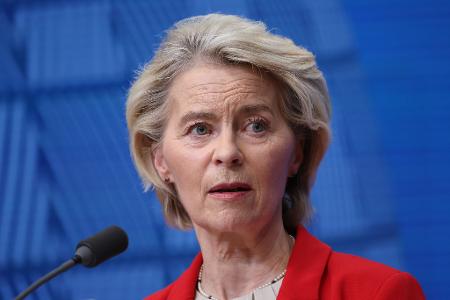 Von der Leyen räumt Fehler in der Arktis ein.