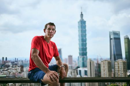 Der waghalsige Aufstieg Alex Honnolds auf den über 500 Meter hohen Taipeh 101 muss um ein Tag verschoben werden.