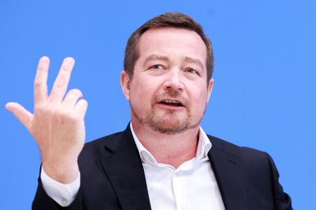 Der Polizeibeauftragte des Bundes, Uli Grötsch (SPD), sah den Taser früher kritisch, hat seine Meinung aber inzwischen geändert. (Archivfoto)