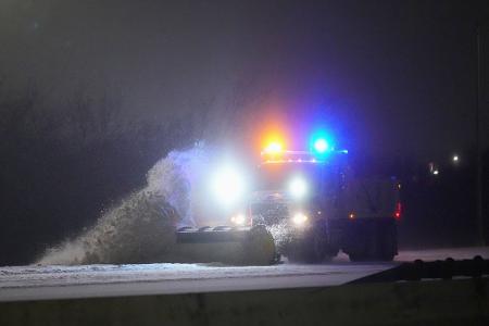 Mehr als die Hälfte der US-Bevölkerung ist von dem Wintereinbruch betroffen.