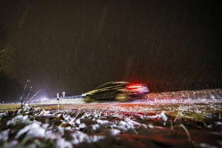Vorsichtiges Fahren empfohlen. Mancherorts war es sehr glatt am Morgen.