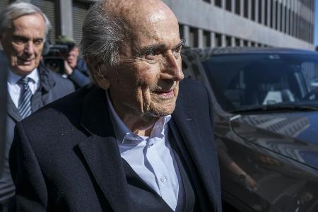 Blatter rät Fans von WM-Reisen in die USA ab